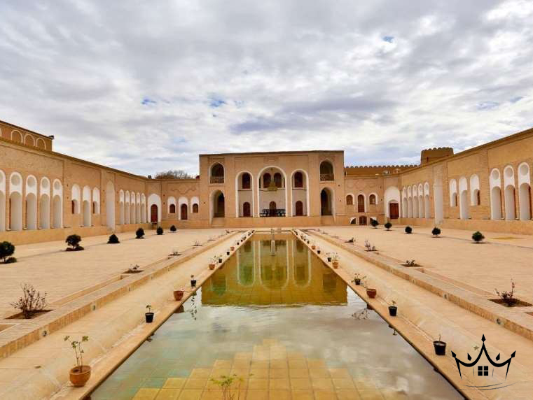 صحن اصلی عمارت حاج آقا علی